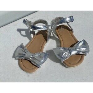 Wonder Nation Toddler Girl Metallic Bow Sandals Silver Size 8 Toddler EUC